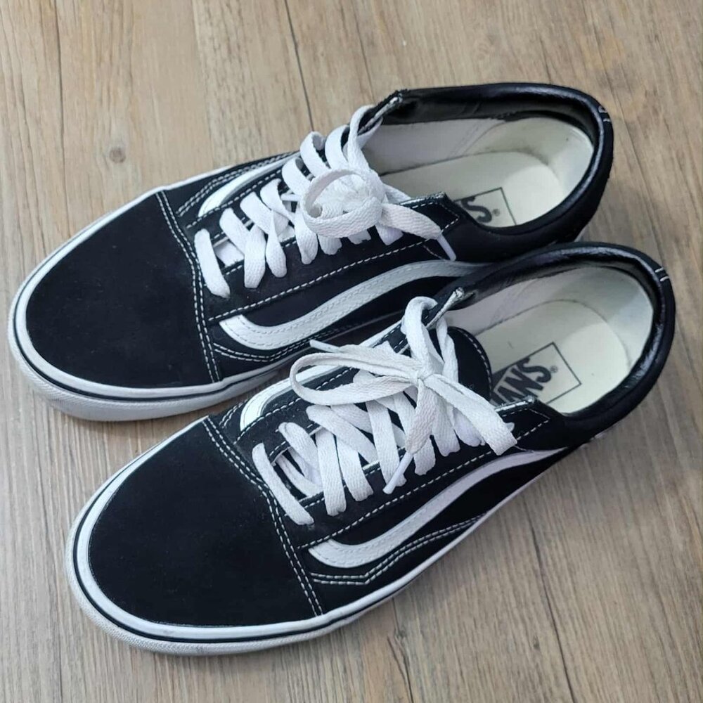 Classic white stripe Old Skool Vans - Men size 9/Women size 10.5 - like new!
